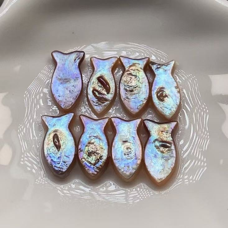 Nemo Clam( 2 fish shape pearls ）
