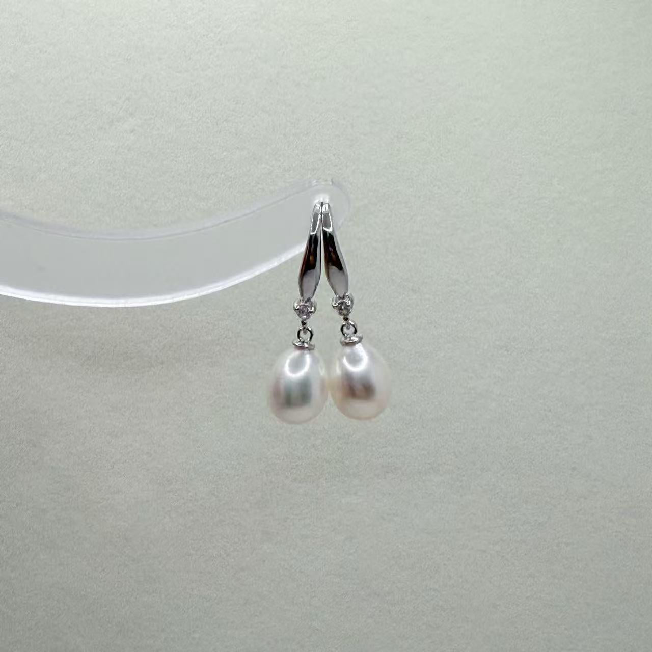 Seedless Pearl Earhook Collection Freshwater Seedless Pearl White Color (9-11mm)