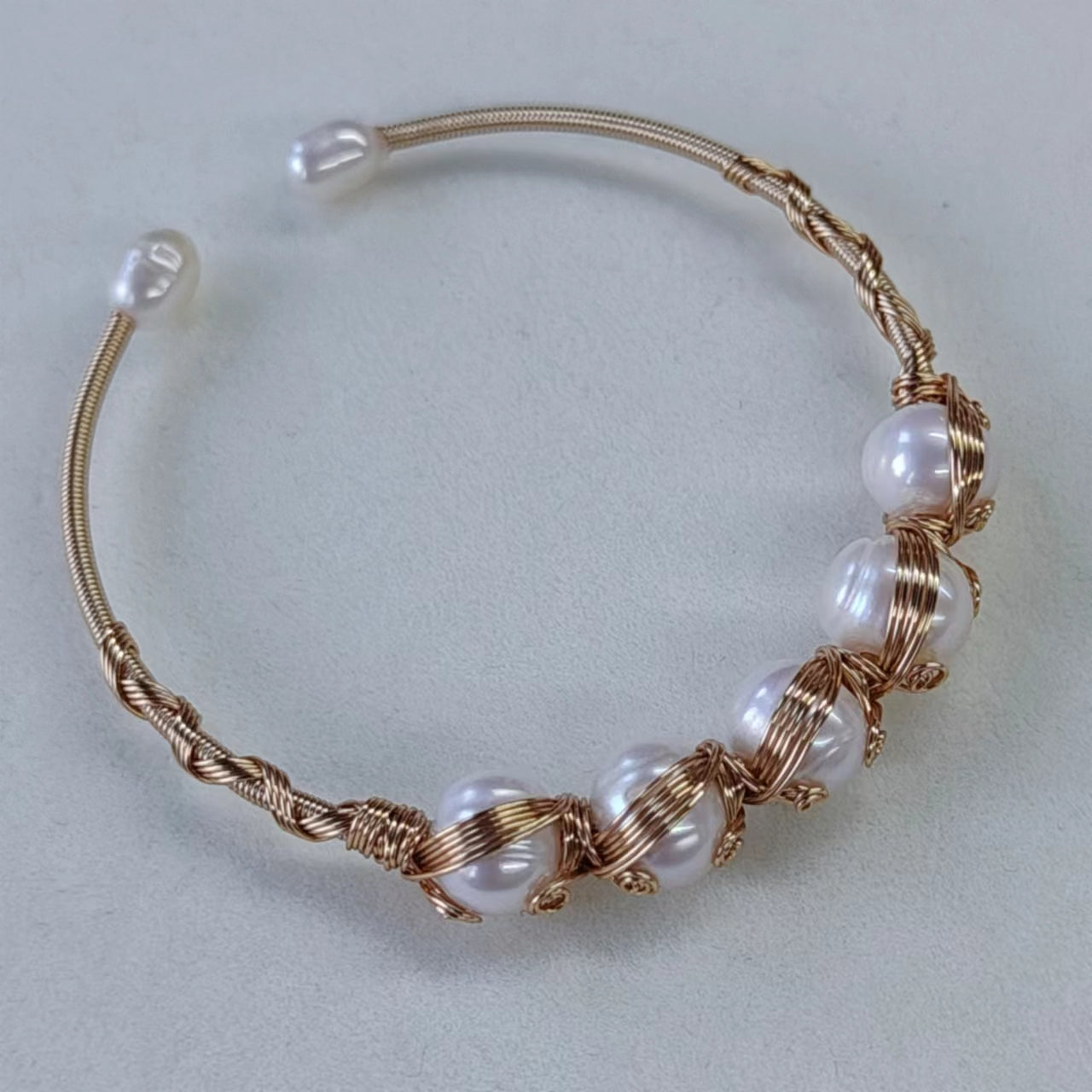 【Wire Wrapping Bangle】 Fresh Water Pearl Wire Wrapping Bangle