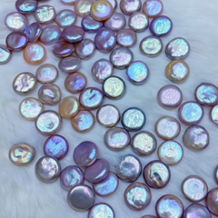 Button (3 small button shape pearls)
